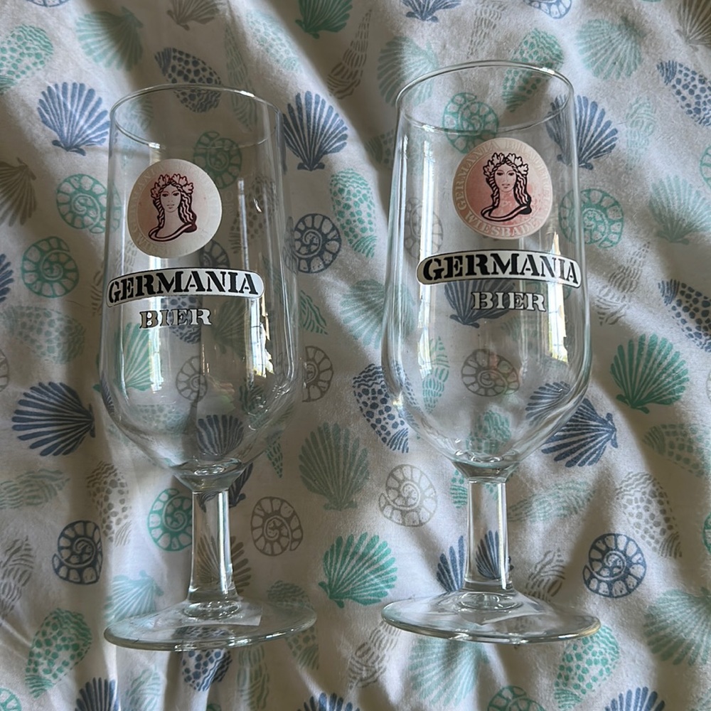 Vintage Germania Beer goblet glasses set of 2 no chips or cracks in euc